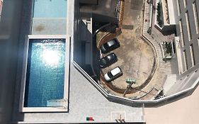 Apartamento 1 dormitório no Boqueirão com Piscina, 50 metros da Praia
